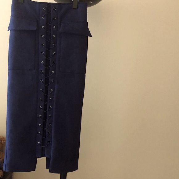 🌎Kendi Boutique Designer Suede Skirt Set in Navy - Picture 2 of 9